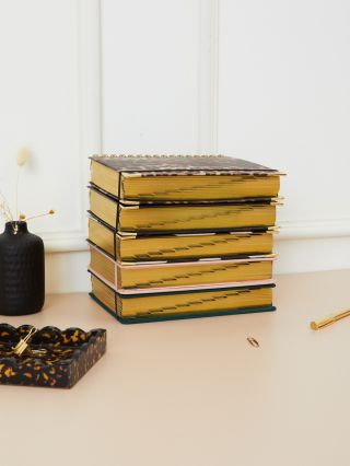 Naprosto nejmilovanější diáře na rok 2026 rodiny z Velké Británie právě v předprodeji. Letos nejspíše objednáme pouze to...