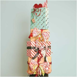 Nejkrásnější část v roce se blíží. Vánoční tašky, stužky a papíry, to je naše ♥️. #vanoce #wrappingpaper #giftwrap #christmas